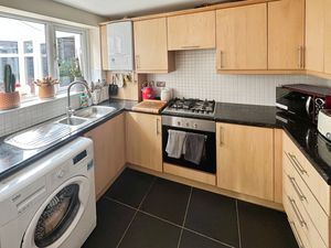 Kitchen- click for photo gallery